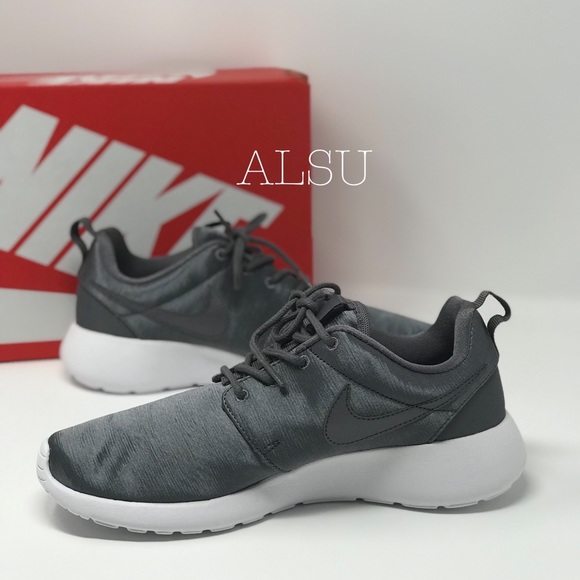 NWT Nike Roshe One PRM Gunsmoke White W AUTHENTIC - Picture 6 of 8